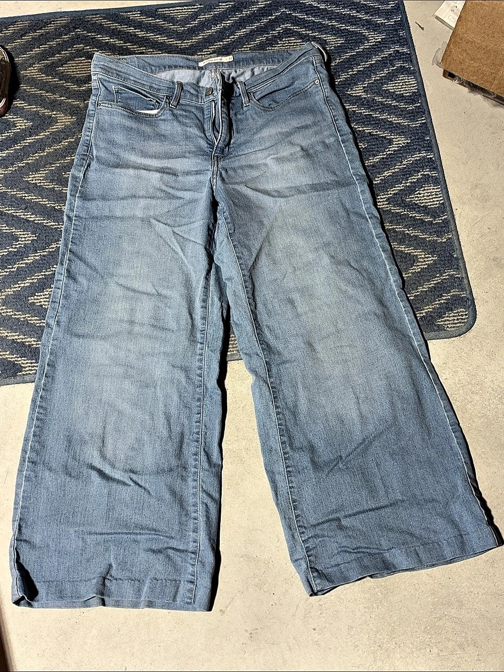 Levi's 318 Shaping Wide Leg Wide Leg Jeans in Blue Waist 32